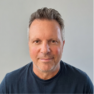 Tola Rogalski Headshot